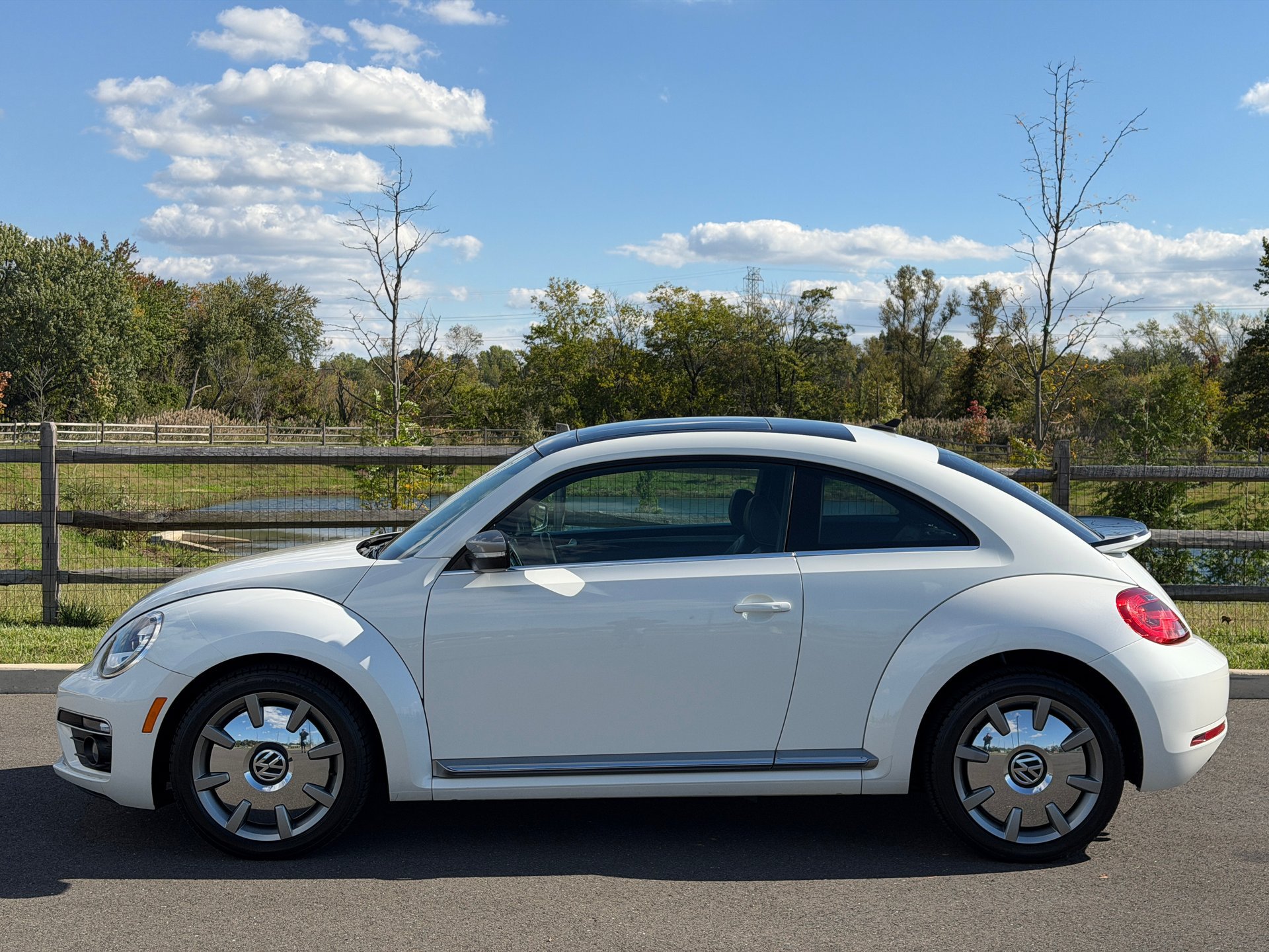 Used 2014 Volkswagen Beetle TDI FWD image 10