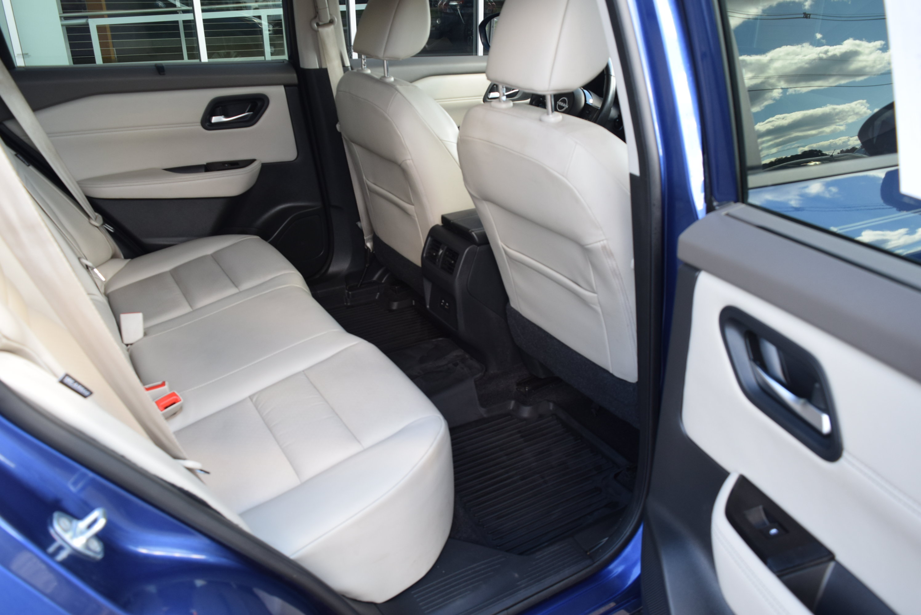 Used 2022 Nissan Rogue SV w/ SV Premium Package AWD/4WD image 7