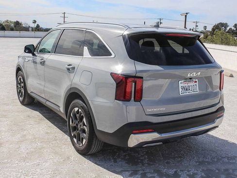 Used 2025 Kia Sorento S FWD image 4