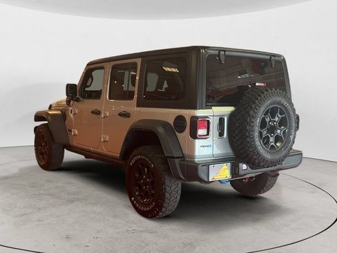 Used 2023 Jeep Wrangler Unlimited w/ Cold Weather Group AWD/4WD image 5