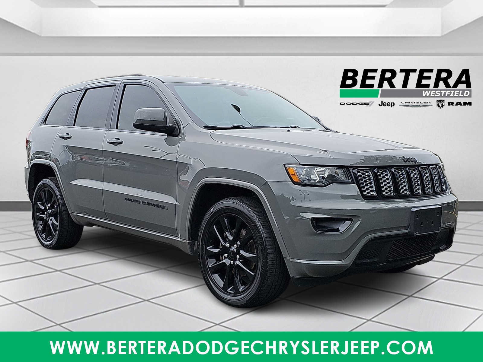 Used 2020 Jeep Grand Cherokee Altitude AWD/4WD image 1