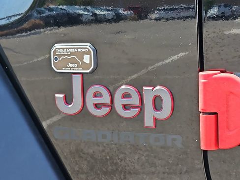 Used 2021 Jeep Gladiator Rubicon AWD/4WD image 11