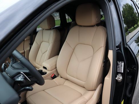 New 2025 Porsche Macan image 5