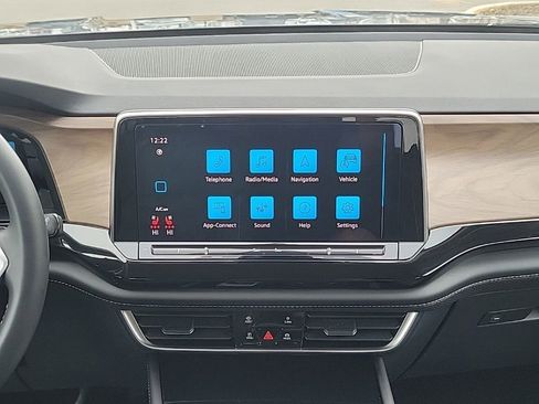 Used 2024 Volkswagen Atlas SE image 26