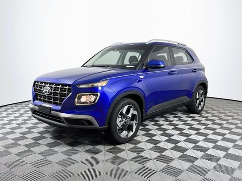 Certified 2025 Hyundai Venue SEL FWD image 2
