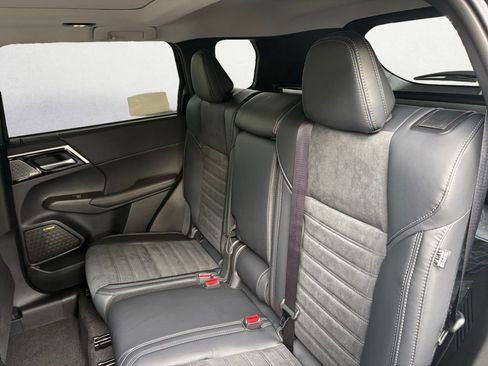 New 2026 Mitsubishi Outlander SE image 13