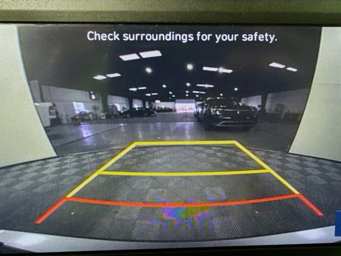 Used 2023 Hyundai Elantra SEL w/ Preferred Accessory Package FWD image 18