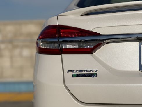 Used 2018 Ford Fusion Energi Platinum image 13