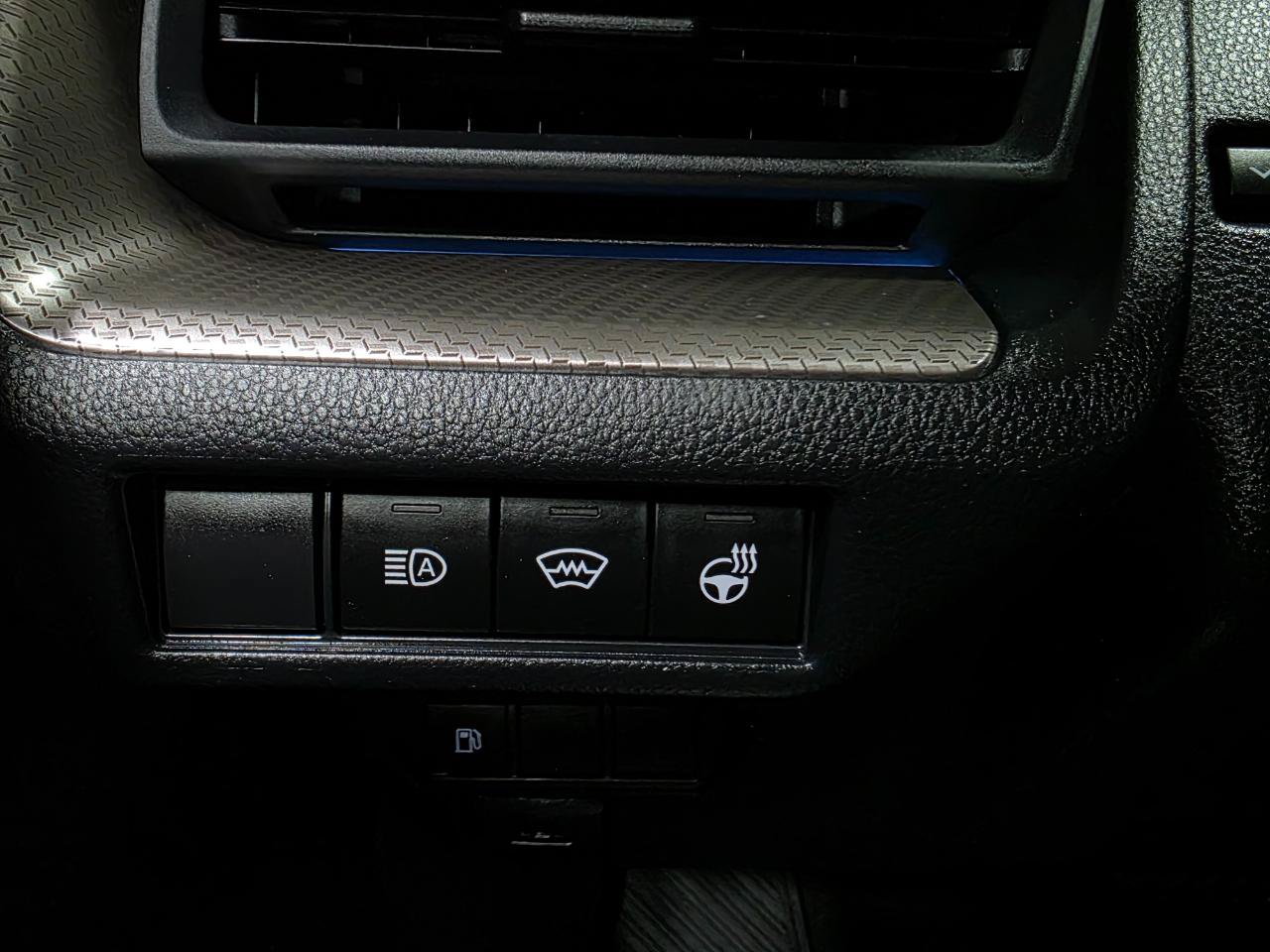 Used 2023 Toyota Prius XLE AWD/4WD image 36