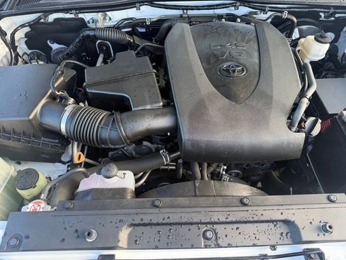 Used 2020 Toyota Tacoma SR5 AWD/4WD image 30