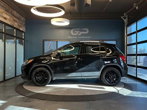 Used 2022 Chevrolet Trax LT w/ Midnight Edition AWD/4WD image 6