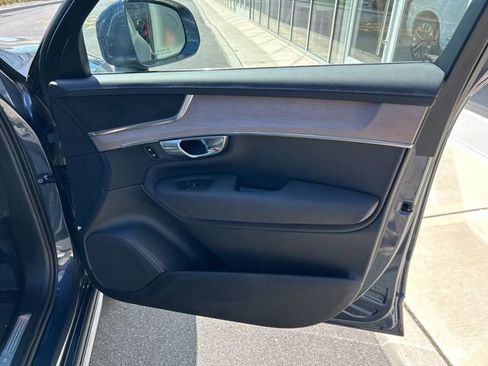 Used 2025 Volvo XC90 B5 Plus image 14