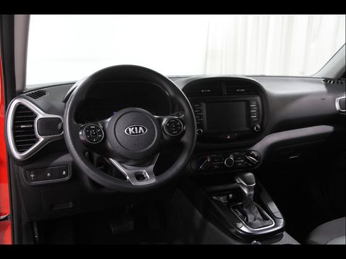 Used 2020 Kia Soul LX FWD image 6