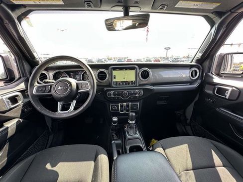 Used 2023 Jeep Wrangler Unlimited Sahara AWD/4WD image 13