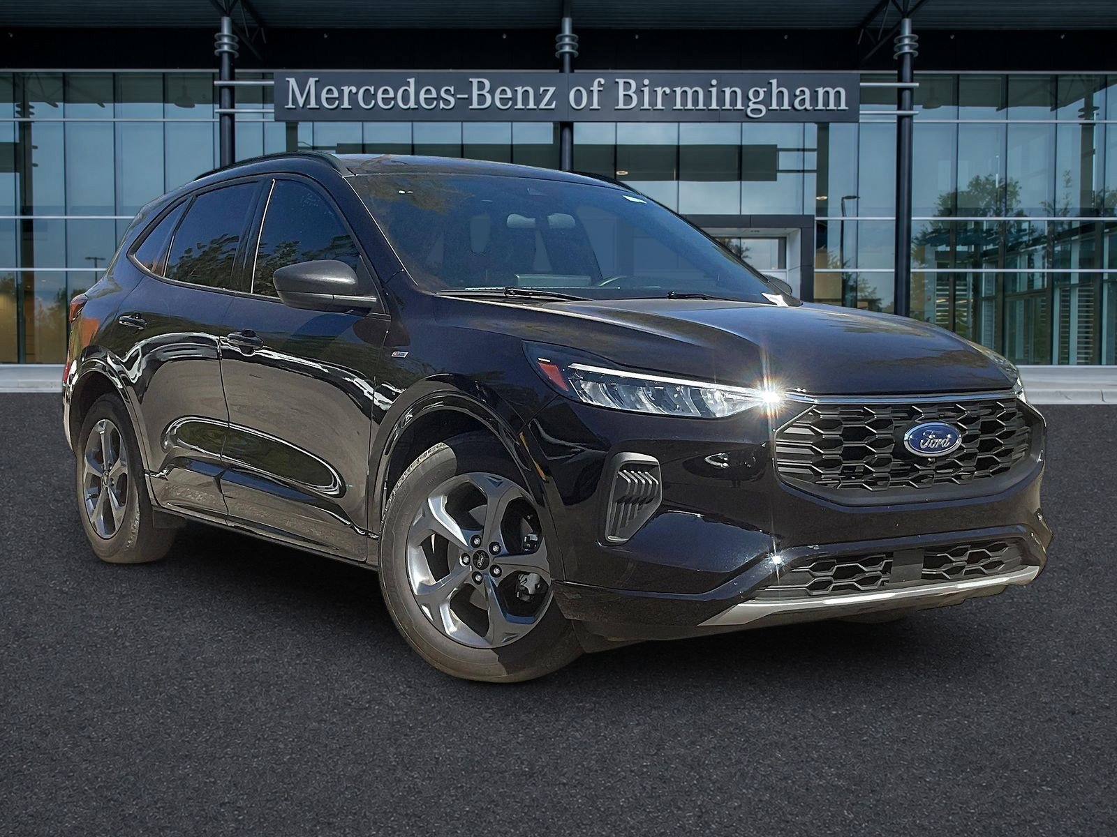 Used 2023 Ford Escape ST-Line w/ Tech Pack #1 FWD image 1