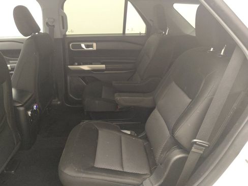 Used 2022 Ford Explorer XLT AWD/4WD image 18