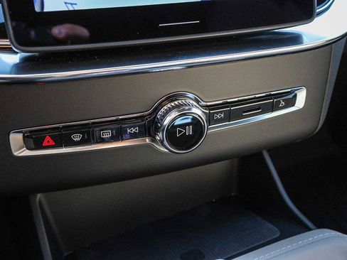 New 2026 Volvo XC90 B6 Plus w/ Protection Package Premier image 37