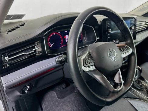 Used 2025 Volkswagen Jetta SEL FWD image 10