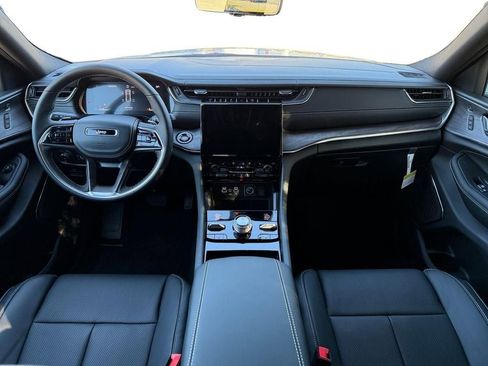 New 2025 Jeep Grand Cherokee Overland w/ Luxury Tech Group IV AWD/4WD image 10