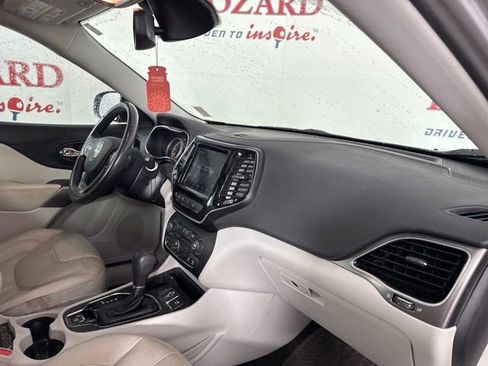 Used 2019 Jeep Cherokee Limited w/ Technology Group image 17