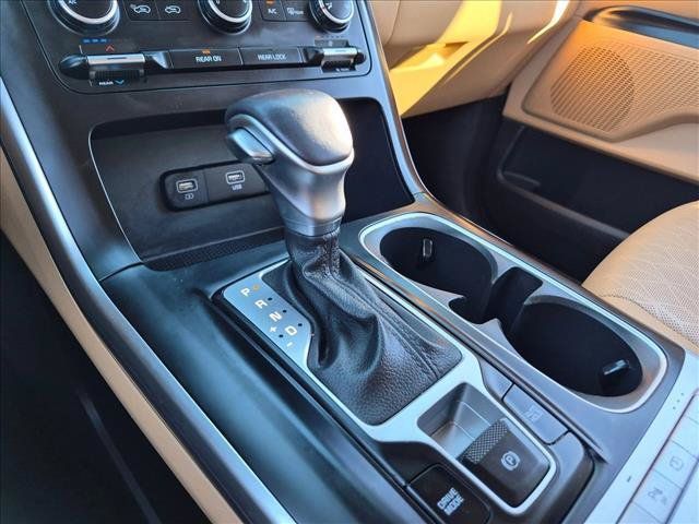 Used 2024 Kia Carnival LX FWD image 17