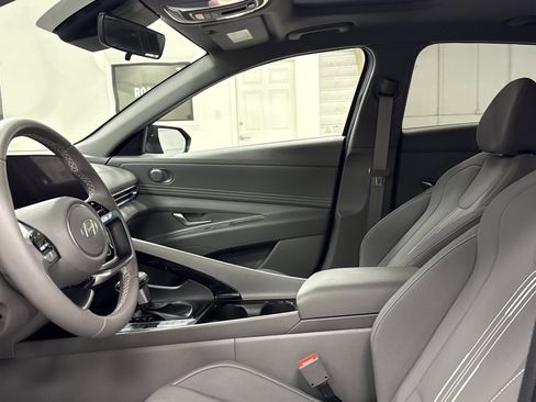 Used 2024 Hyundai Elantra SEL w/ Convenience Package image 4