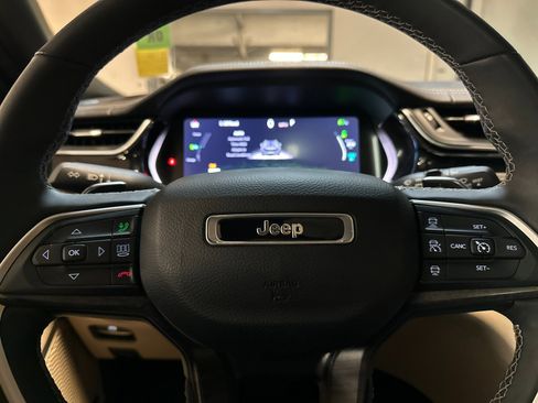 Used 2022 Jeep Grand Cherokee Limited 4xe image 23