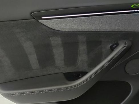 Used 2026 Tesla Model Y 2WD image 59