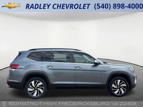 Used 2025 Volkswagen Atlas SE AWD/4WD image 21