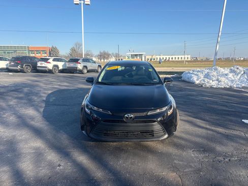 Used 2023 Toyota Corolla LE image 2