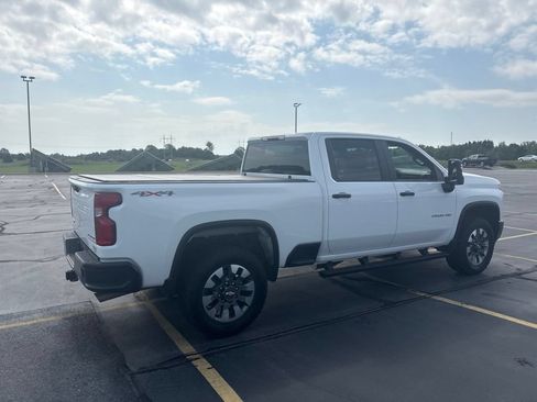 Used 2021 Chevrolet Silverado 2500 Custom w/ Custom Value Package AWD/4WD image 9