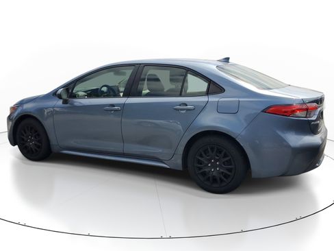 Used 2020 Toyota Corolla LE FWD image 4