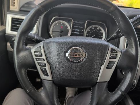 Used 2017 Nissan Titan PRO-4X AWD/4WD image 17