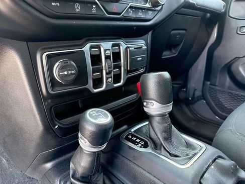Used 2021 Jeep Gladiator Sport AWD/4WD image 14