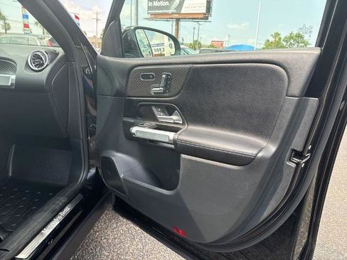 Used 2024 Mercedes-Benz GLB 250 4MATIC image 24