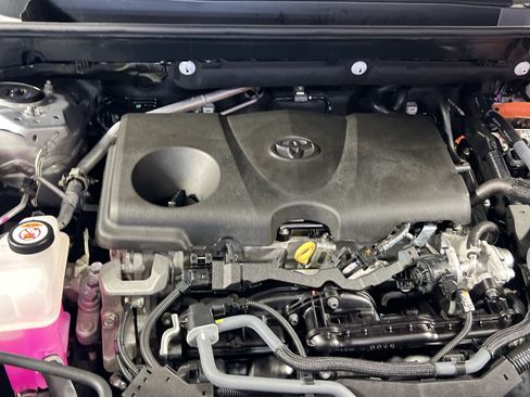 Used 2025 Toyota RAV4 XLE AWD/4WD image 29