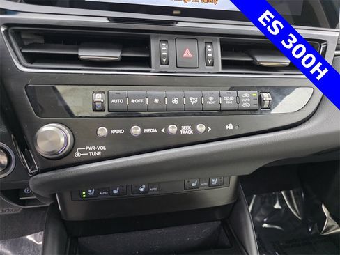 Used 2025 Lexus ES 300h w/ Premium Package image 25