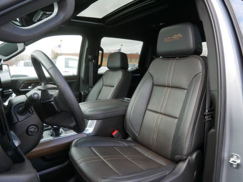 Used 2025 Chevrolet Silverado 1500 High Country w/ High Country Premium Package AWD/4WD image 13