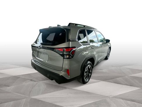 Used 2025 Subaru Forester Premium AWD/4WD image 8