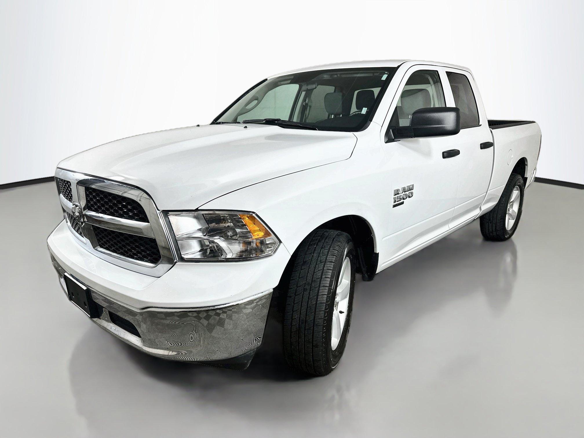 Used 2024 RAM 1500 Classic SLT AWD/4WD image 3
