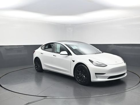 Used 2021 Tesla Model 3 Standard Range Plus RWD image 8