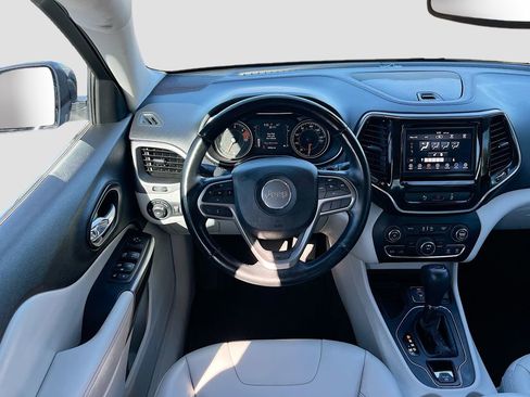 Used 2021 Jeep Cherokee Latitude Plus FWD image 23