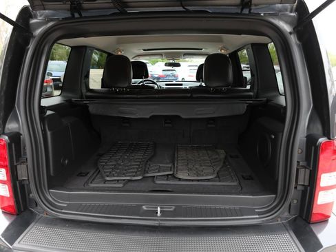 Used 2011 Jeep Liberty Sport AWD/4WD image 14