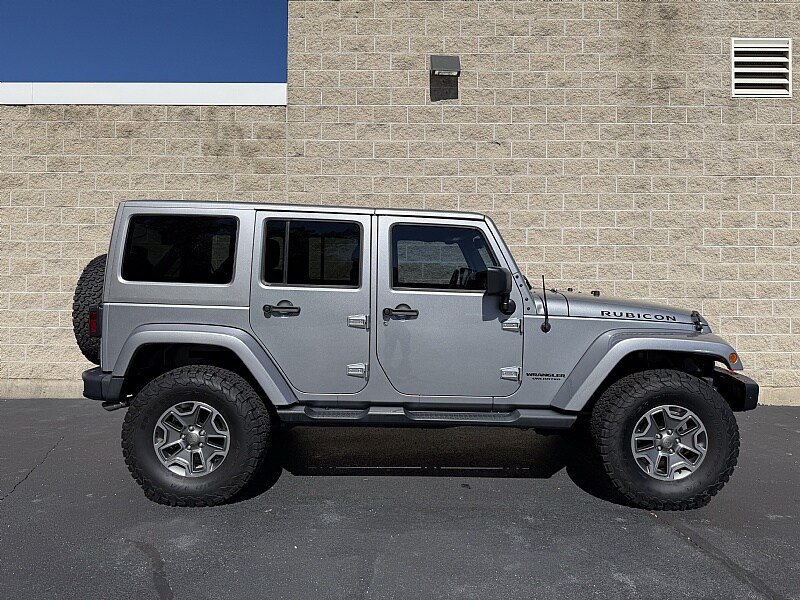 Used 2015 Jeep Wrangler Unlimited Rubicon w/ Connectivity Group AWD/4WD image 2