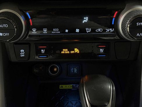 Used 2023 Toyota RAV4 Limited image 34