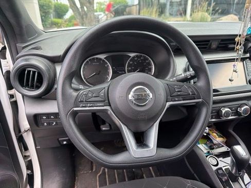 Used 2020 Nissan Kicks S FWD image 10