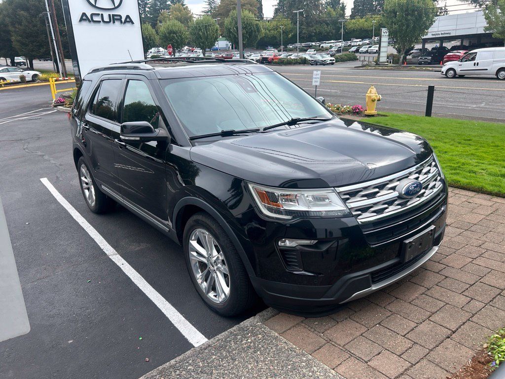 Used 2018 Ford Explorer XLT w/ Equipment Group 202A AWD/4WD image 2