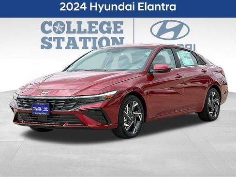 Used 2024 Hyundai Elantra SEL w/ Convenience Package image 3