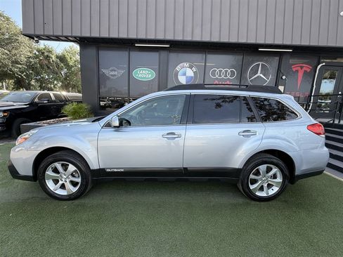 Used 2014 Subaru Outback 2.5i Limited w/ Moonroof Package image 7