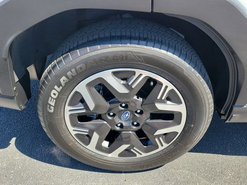 Used 2025 Subaru Forester Premium AWD/4WD image 10